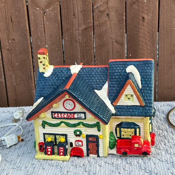 Vintage Christmas Village Gas & Grocery Store building Lighted Accent - Picture 9 of 13